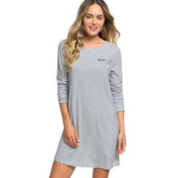 Roxy Dresses & Skirts - ✌🏻 Roxy women’s sun long sleeve T-shirt dress 🐬